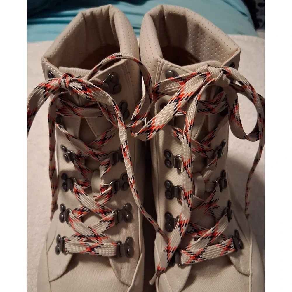 CROWN VINTAGE: CV-TAHTUM - WOMANS BOOTS SIZE 10M WHITE PEPPER/OFF WHITE 